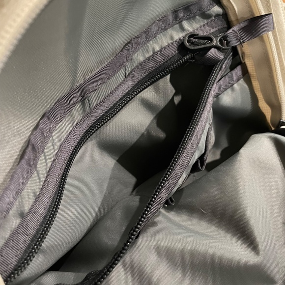 North face groundwork backpack in rainy day ivory and black - Picture 8 of 10